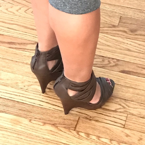 Pelle Moda brown heeled sandals - Picture 6 of 7